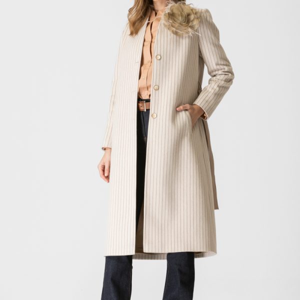 Μάξι Ριγέ Παλτό σε Εκρού με Χρυσά Κουμπιά – Elegant Stripes Collection