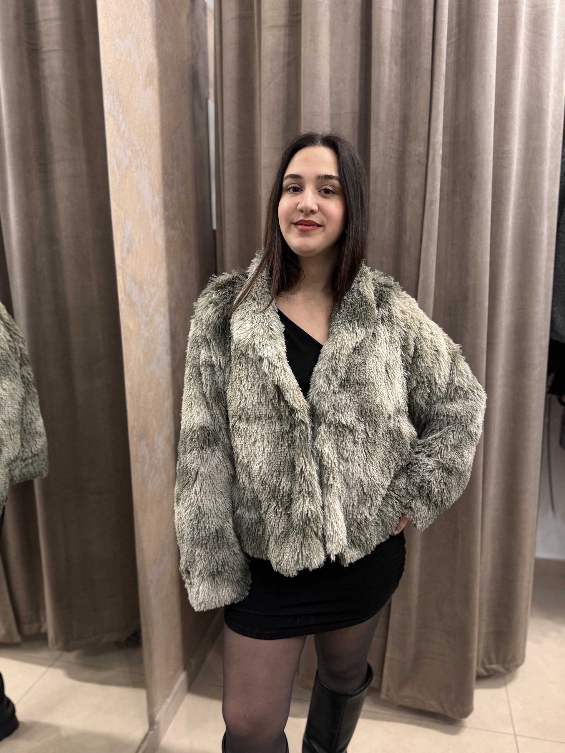 Γυναικείο κοντό γούνινο jacket σε χακί απόχρωση