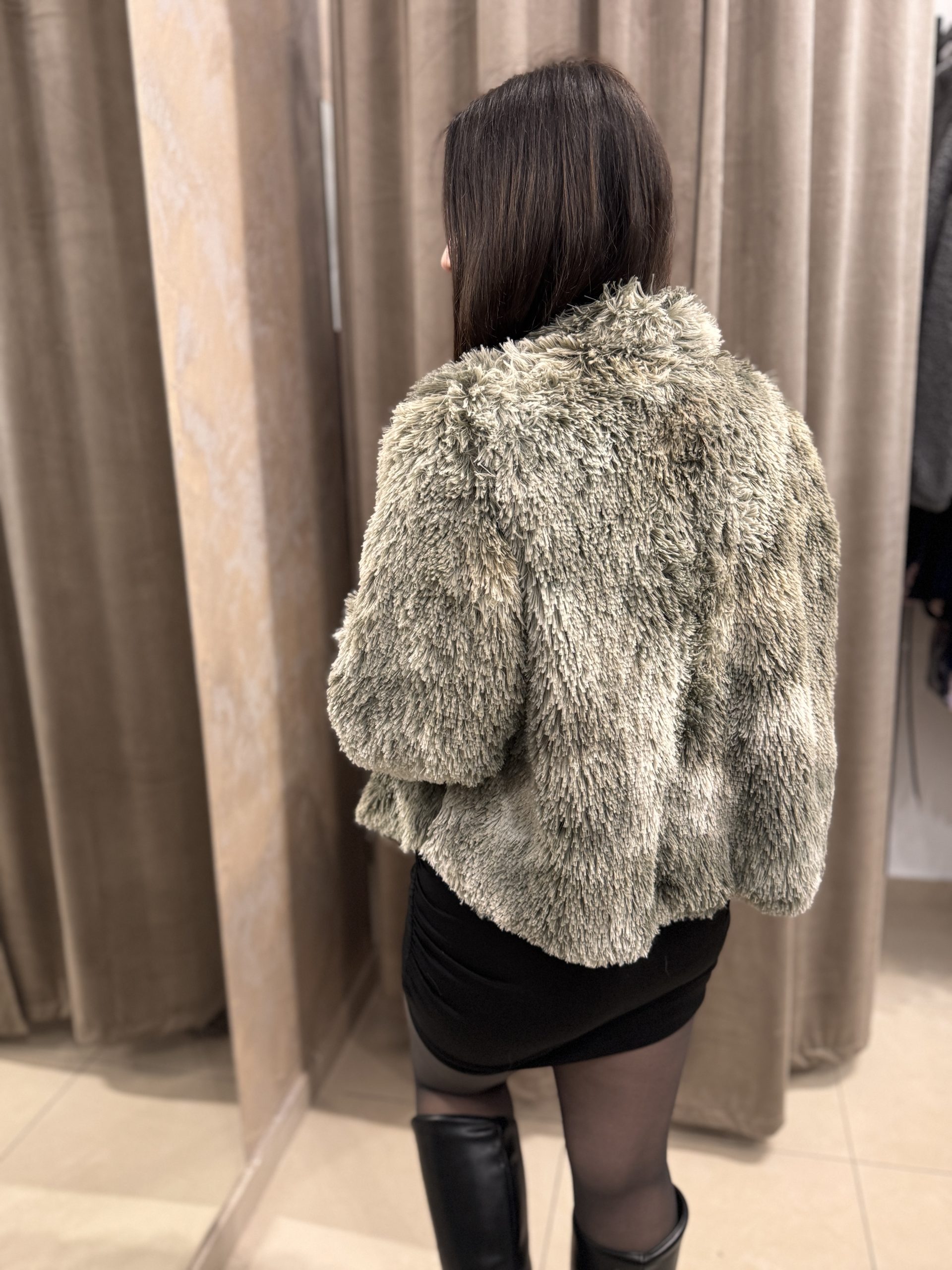 Γυναικείο κοντό γούνινο jacket σε χακί απόχρωση - Image 2