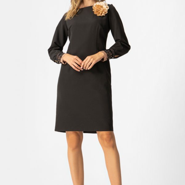 Elegant Black Dress με Λουλούδι στον Ώμο