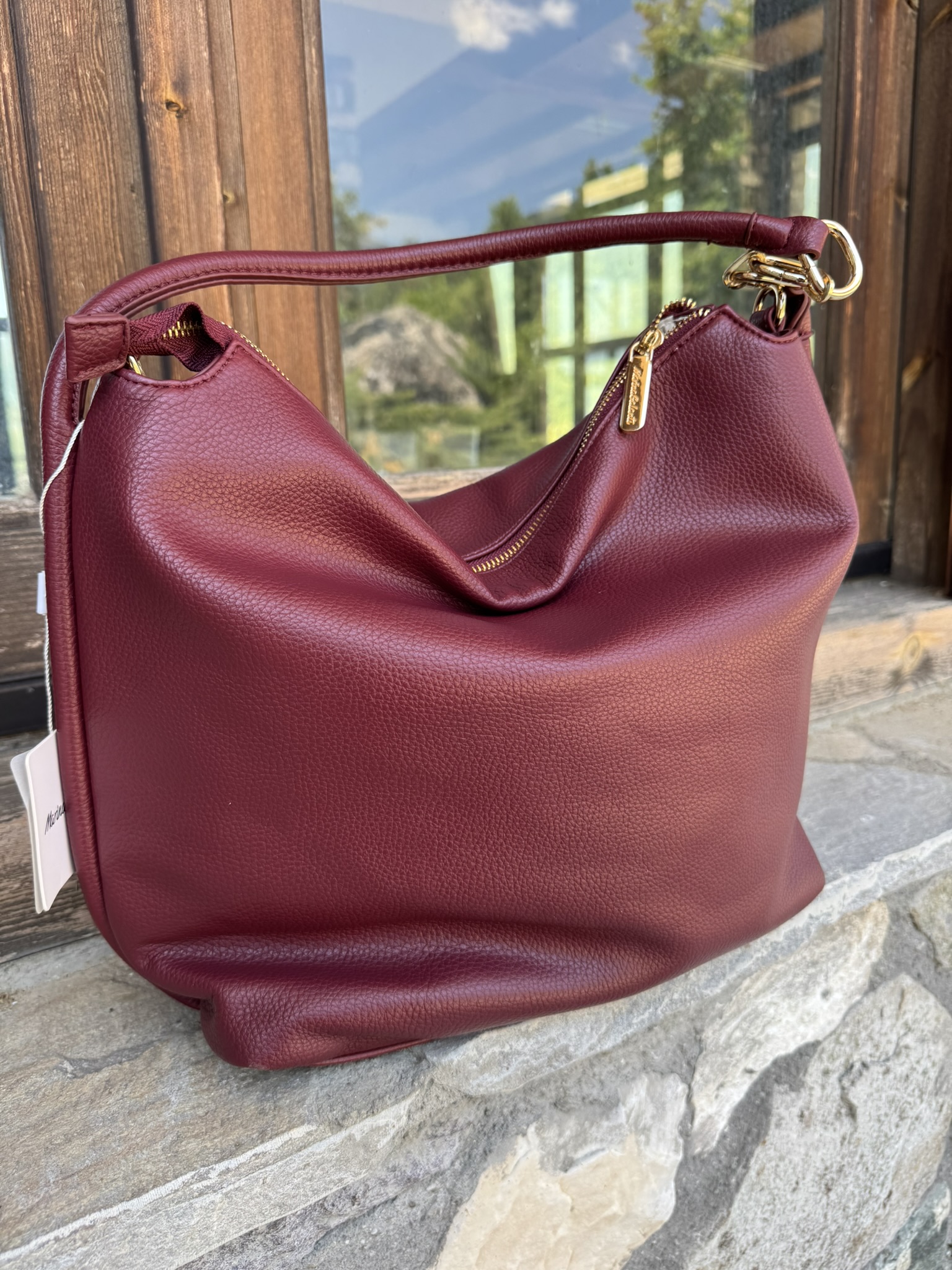 Τσάντα Ώμου Burgundy Elegance με Χρυσές Λεπτομέρειες - Image 3