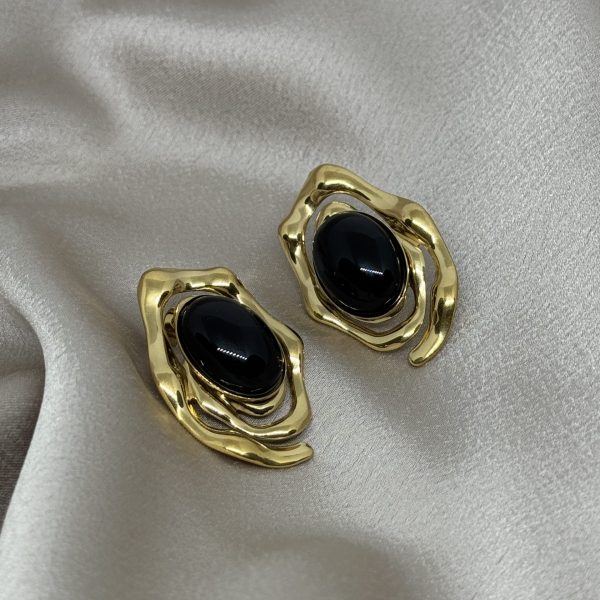 Black Elegance Ατσάλινα Σκουλαρίκια με Χρυσό Ανάγλυφο Πλαίσιο