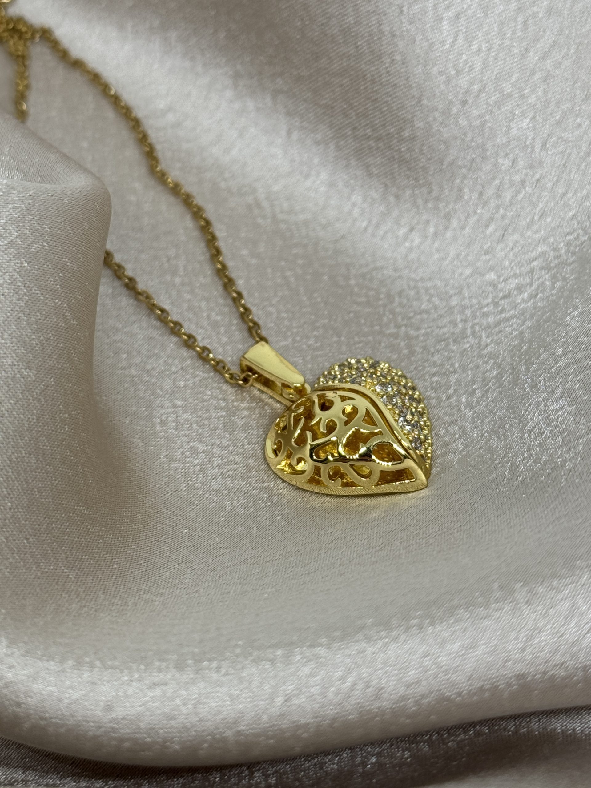 Golden Filigree Crystal Heart Ατσάλινο Κολιέ - Image 2