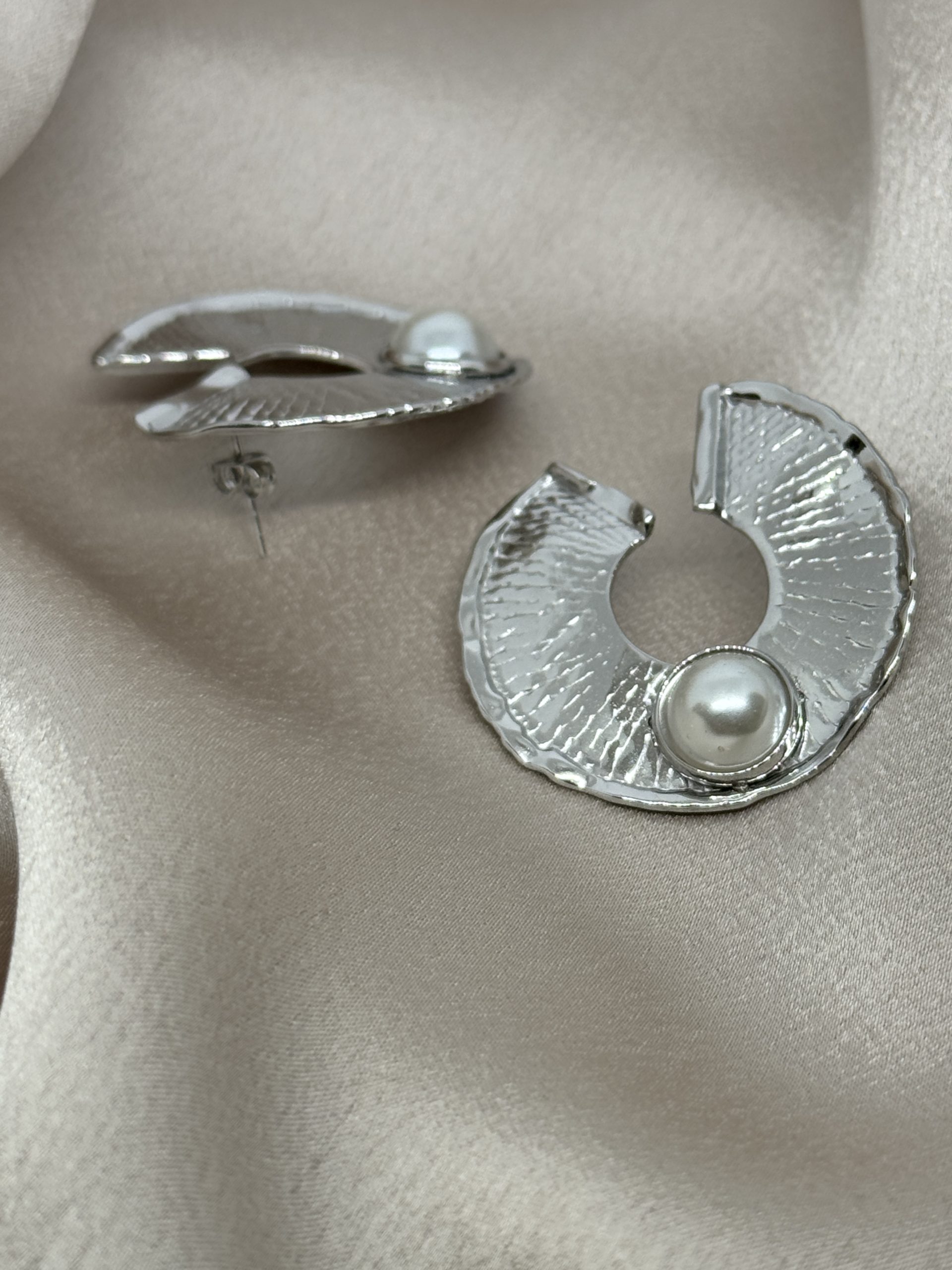 Silver Pearl Arc Ατσάλινα Σκουλαρίκια - Image 2