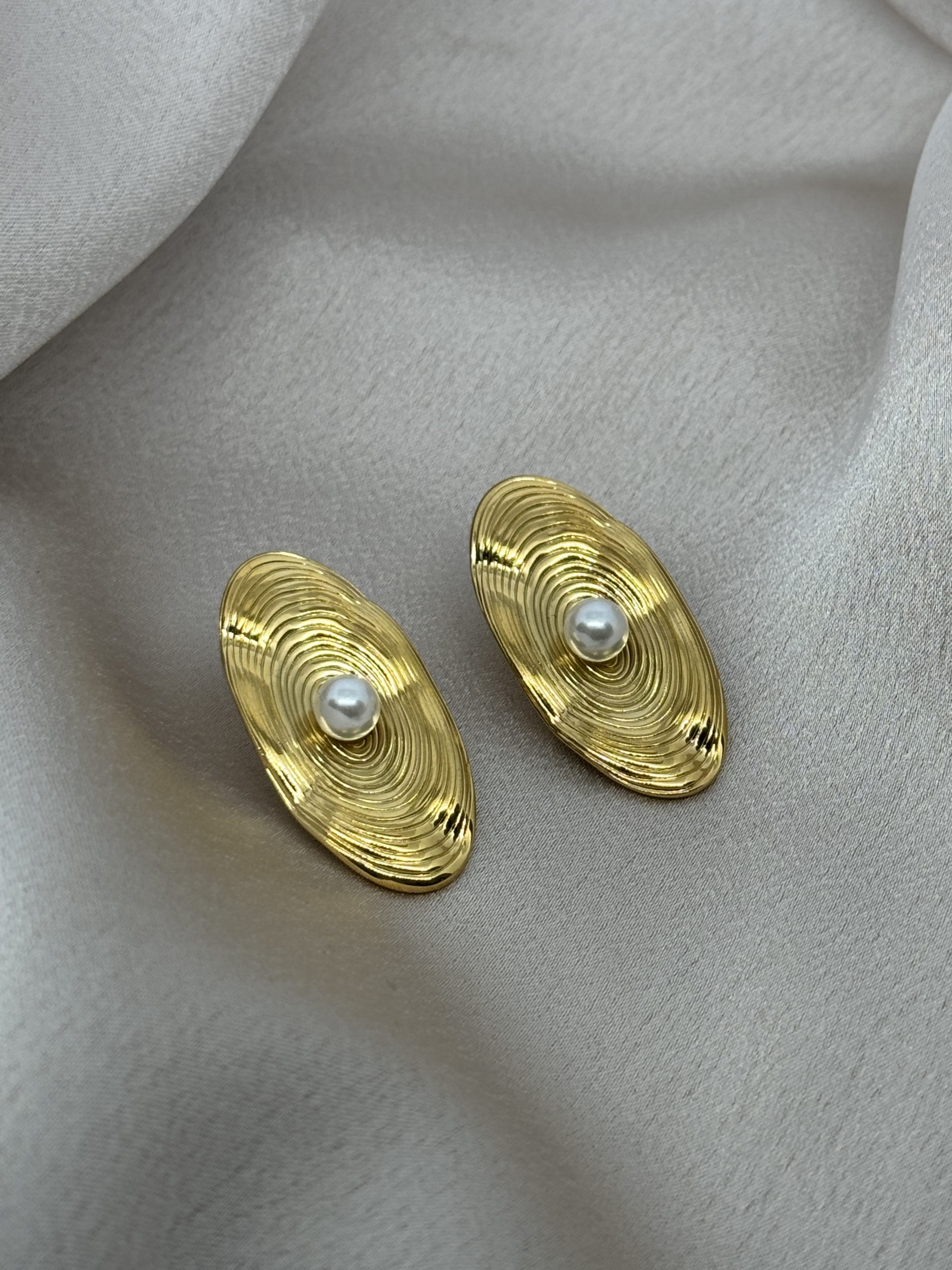 Golden Spiral Pearl Ατσάλινα Σκουλαρίκια