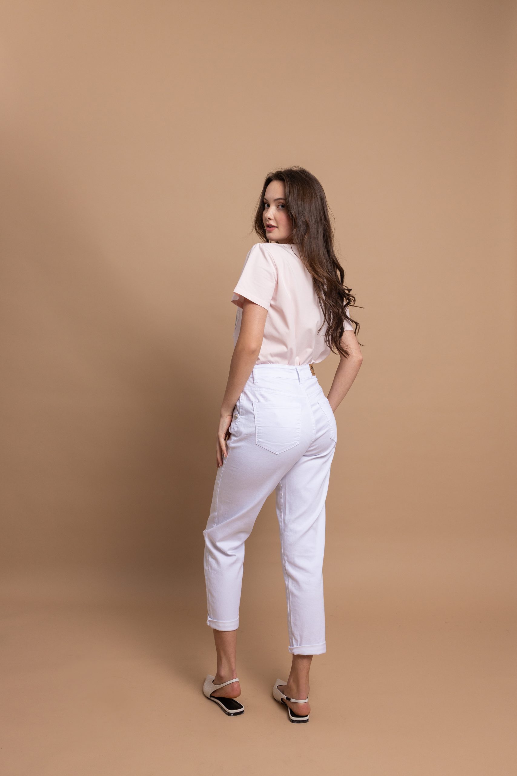 Γυναικείο Παντελόνι Mom Fit με Ίσια Γραμμή και Κουμπί Λευκό - Image 3